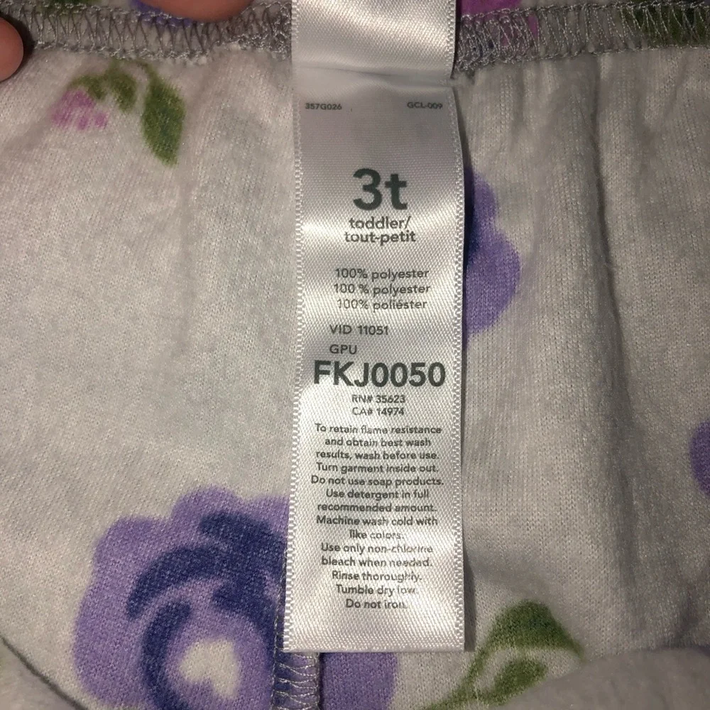 5/$25 Carter’s size 3T girls sweatpants. Purple and gray floral polyester pants